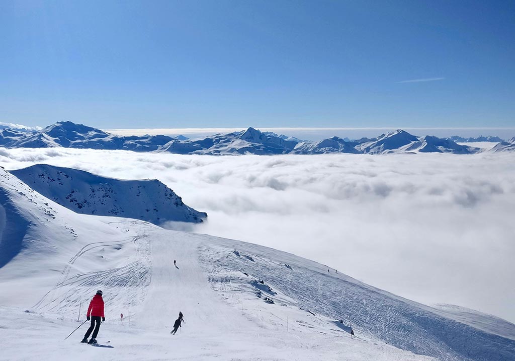 people skiing